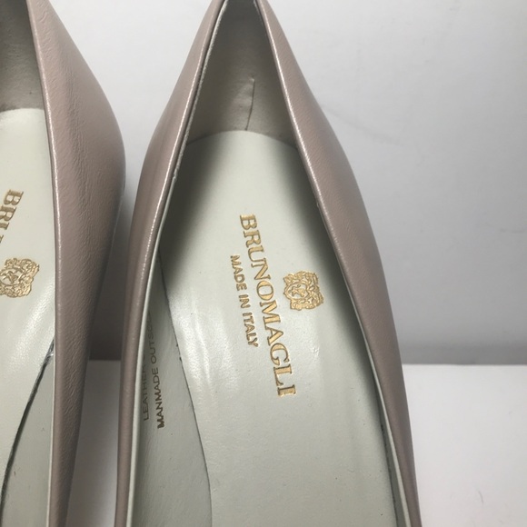 Bruno Magli Women's Telma Taupe Leather Pumps size 8 - Picture 2 of 8